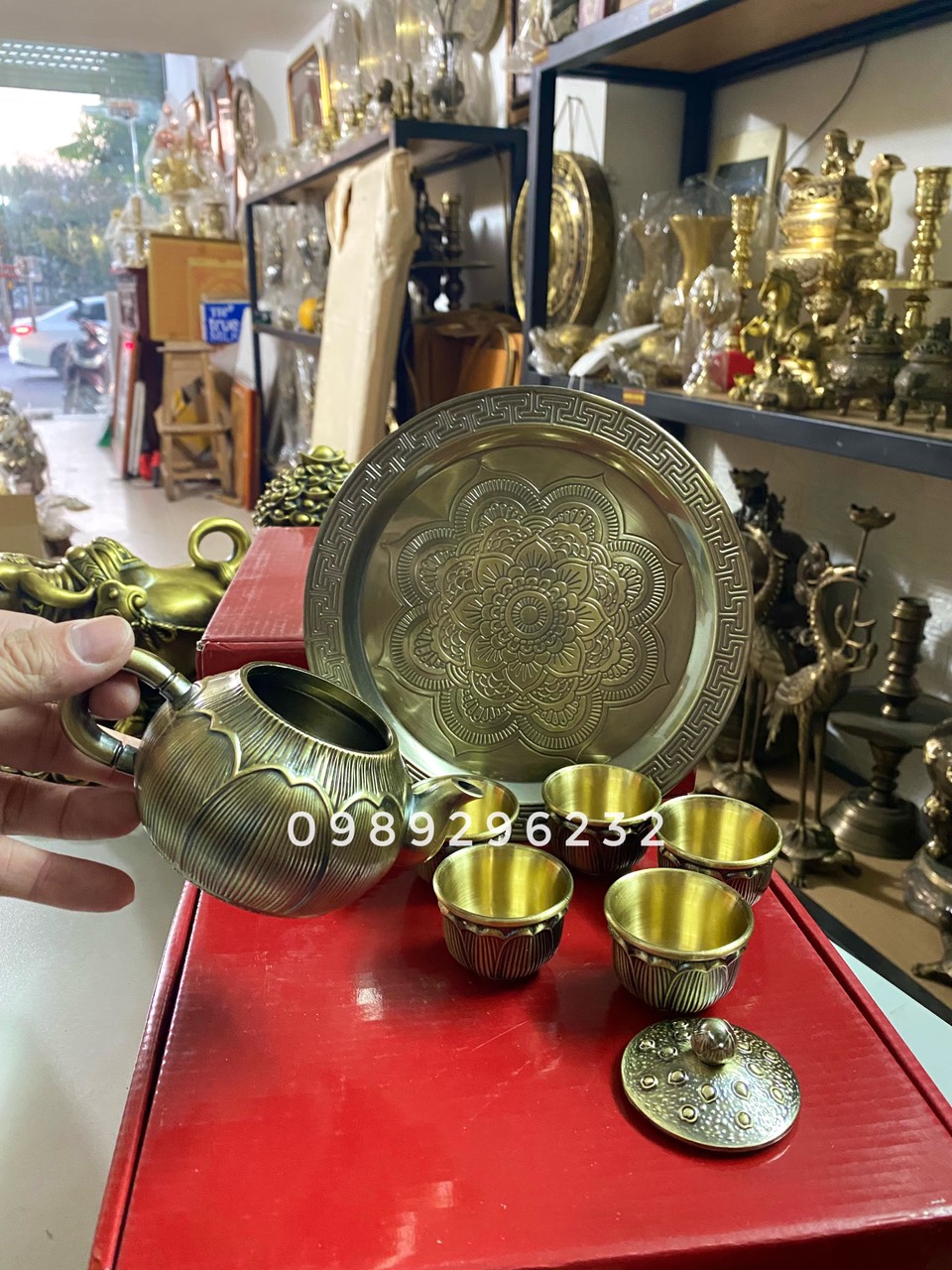 Bộ ấm chén hoạ tiết hoa sen bằng đồng