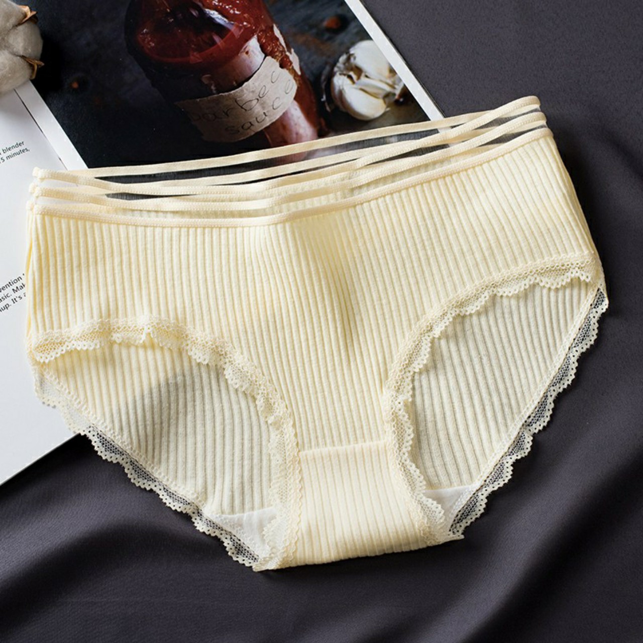 Quần cotton tăm màu trơn viền ren ôm mông cạp viền 3 sọc lưới
