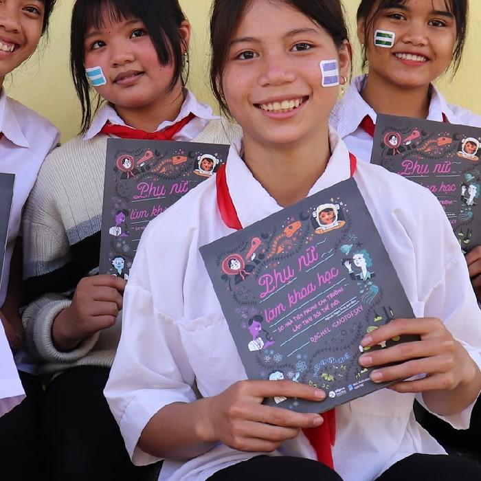 Sách - Phụ Nữ Làm Khoa Học: 50 Nhà Tiên Phong Can Trường Làm Thay Đổi Thế Giới