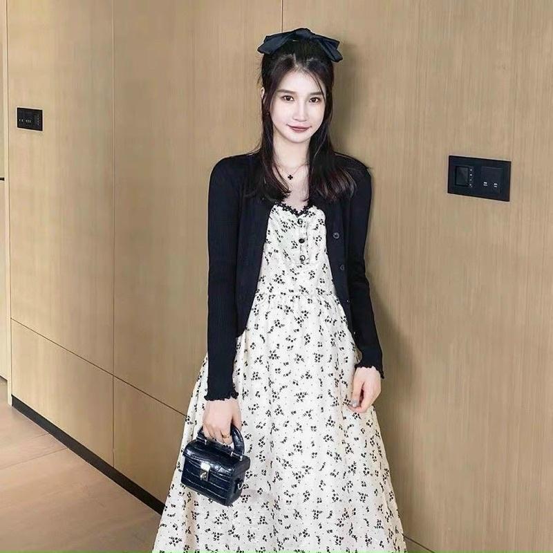 Set đầm hoa trắng hai dây ren kèm khoác croptop đen
