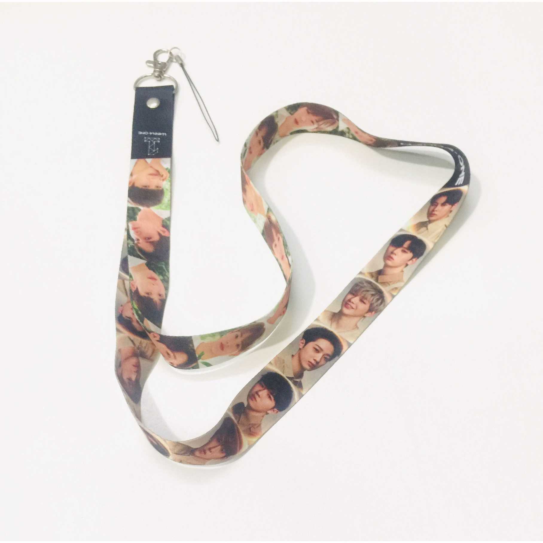 Dây thẻ Wanna One strap