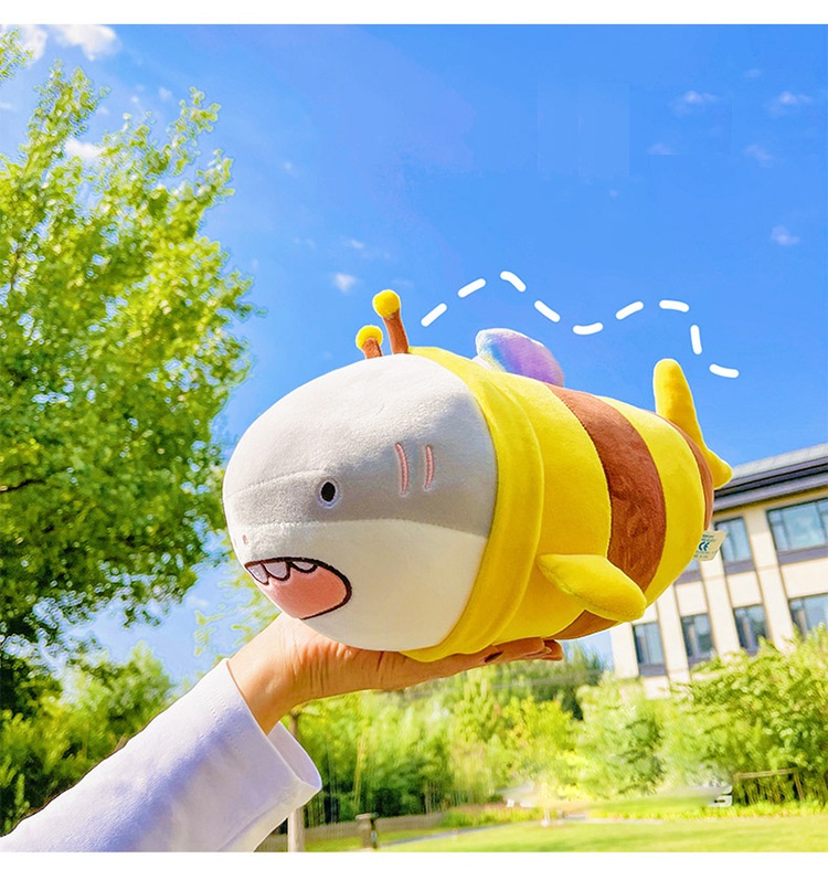 Gấu Bông Cá Mập Lai Ong Siêu Hot Siêu Dễ Thương Cho Bé (25cm---&gt;35cm) Vải Miniso 4 Chiều Co Giãn Êm Ái Mềm Mại, Hàng Xịn