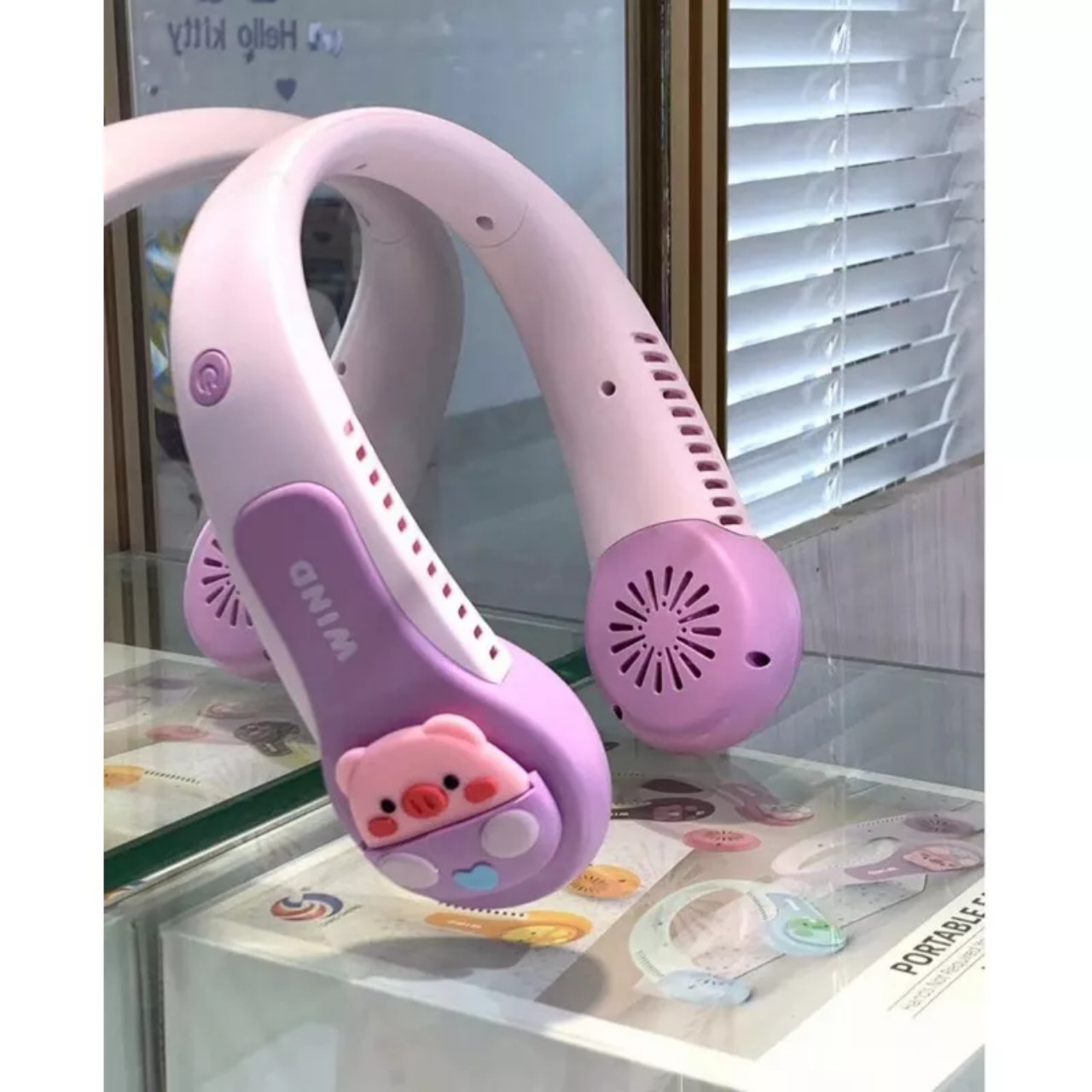 Quạt đeo cổ không cánh WIND 3D với 3 cấp gió mạnh phong cách trẻ trung năng động pin sạc litium ion Loại Tốt