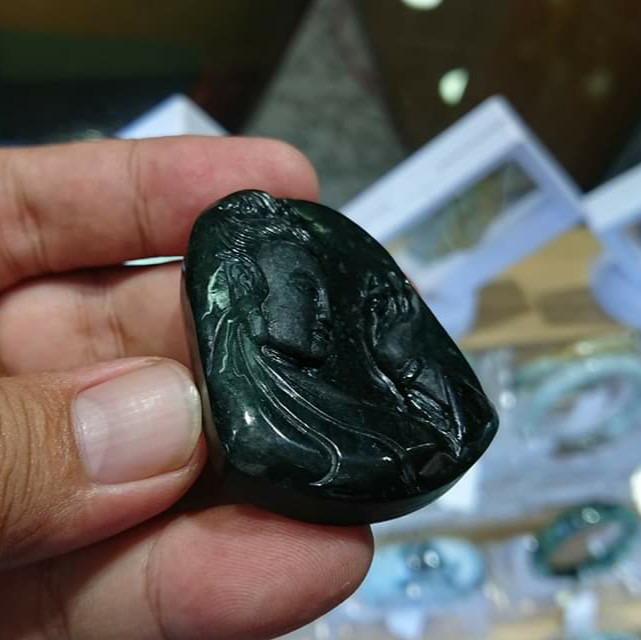 Mặt dây cẩm thạch thiên nhiên điêu khắc Quan Âm