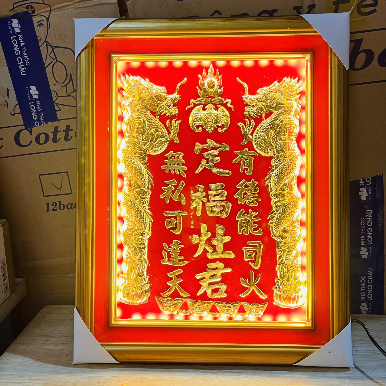 Bài vị Ông Táo dát vàng 24 k cao 38cm, ngang 30cm - 3 hàng chữ, Khung gỗ sơn vàng