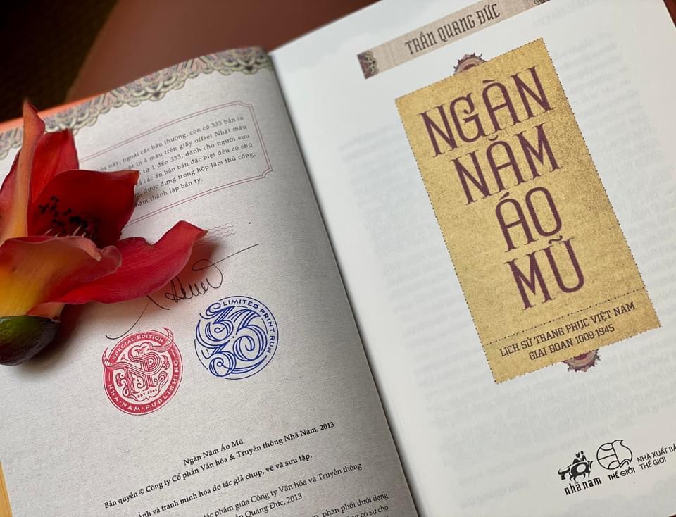 ẤN BẢN BÌA DA PU CAO CẤP VÀ GIỚI HẠN - NGÀN NĂM ÁO MŨ - TRẦN QUANG ĐỨC -