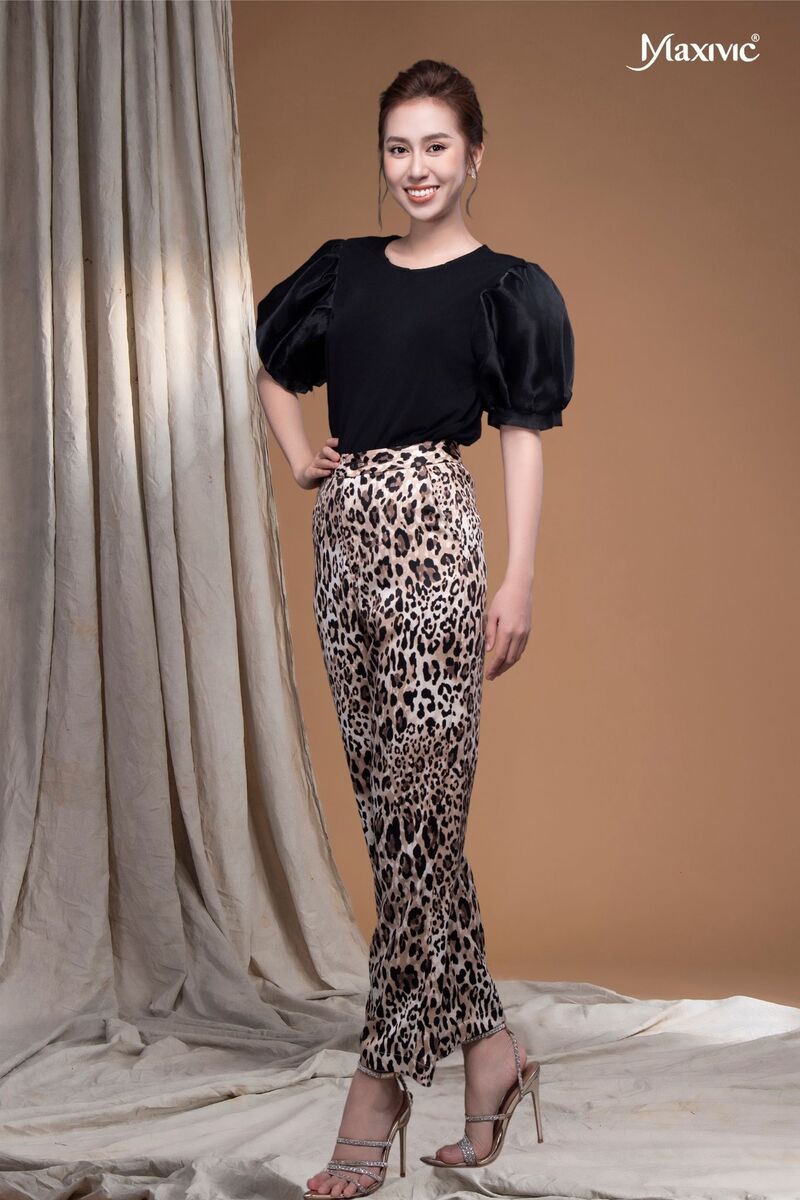 Áo thun đen tay phồng organza LM112472 [BST Da Beo