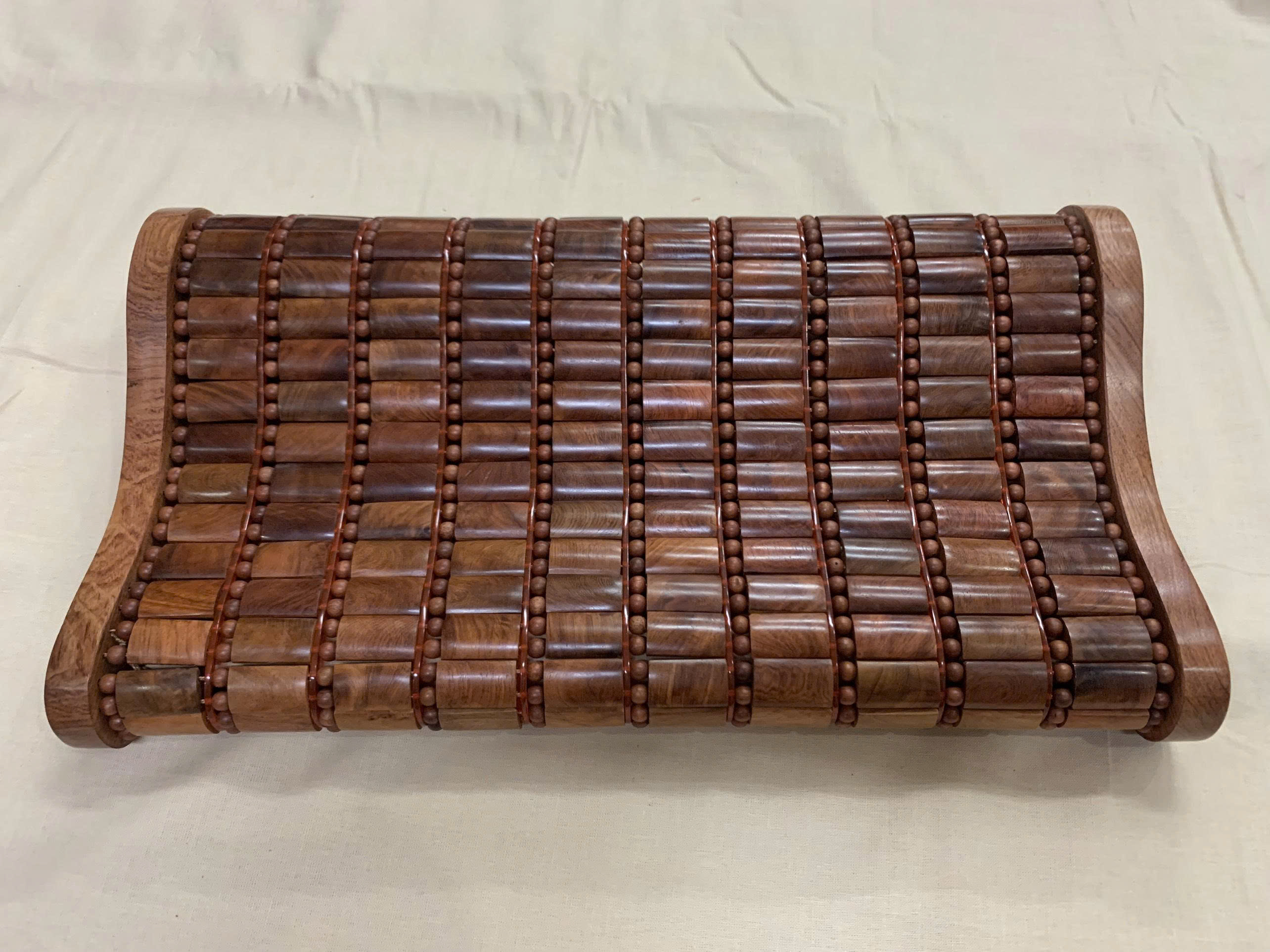 Gối Công Thái Học , Gối Hạt Gỗ Cao Cấp - Kích Thước 36cmx24cmx8/4cm Hỗ Trợ Ngủ Sâu Cải Thiện Lưu Thông Máu Giảm Đau Cổ