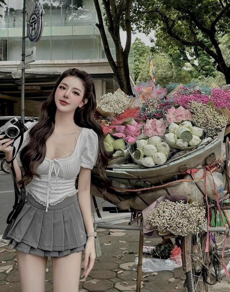 Áo Trắng Tay Bồng Phối Nơ Mix Chân Váy Xếp Ly