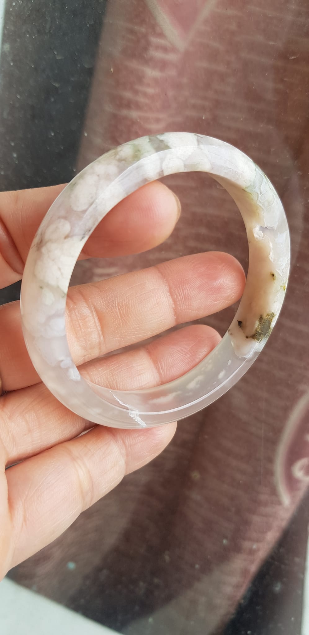 Vòng tay Nữ Bản Hẹ Đá Mã Não Bông Hoa tuyết trắng trong bóng 1 bên đều đẹp  Ni 53mm x Cao 11mm x dầy 6,5mm Nữ mệnh Kim mệnh Thủy 50kg - 54kg đeo xinh đẹp tay ạ