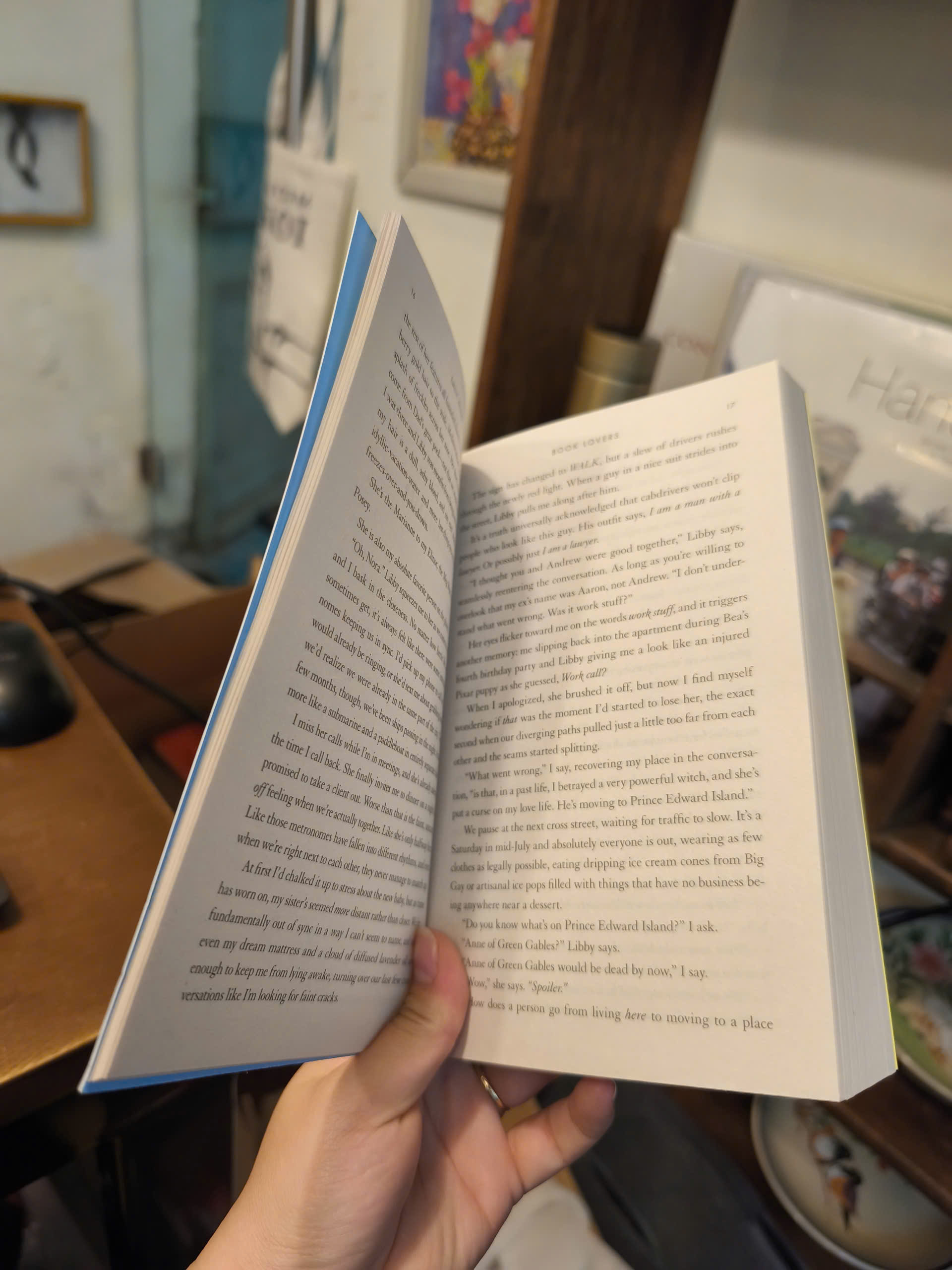Sách - Book Lovers by Emily Henry - Tiểu thuyết tiếng Anh/Novels/Fiction in English