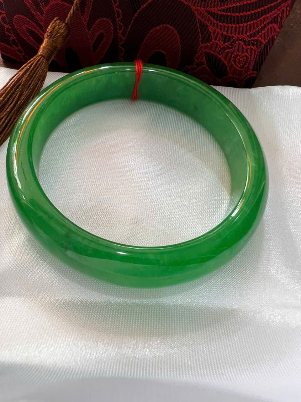 Vòng Tay Nữ Đá Cẩm Thạch Bản Hẹ ĐL Ni 55mm Cao 12mm Dầy 7mm Vòng màu Xanh lá tươi sáng bóng đẹp nữ 53kg - 58kg đeo xinh đẹp sang tay món quà tặng mẹ tặng nữ ý nghĩa ạ