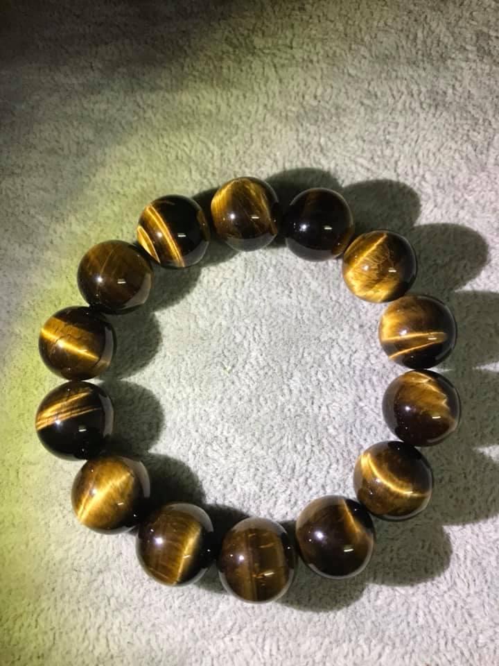 CHIẾC VÒNG ĐÁ MẮT HỔ VÀNG NÂU ĐẬM 14LY NAM MỆNH KIM MỆNH THỔ ĐÁ THIÊN NHIÊN