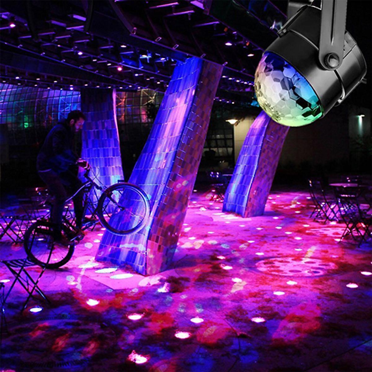 Đèn nháy theo nhạc led cầu hiệu ứng 7 màu , đèn bay cho phòng karaoke có remote điều khiển từ xa tiện lợi