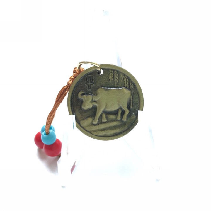 Móc khóa hình con Trâu bằng nhựa sơn màu đồng, bền chắc, nhẹ nhàng, giúp mang lại may mắn, cầu tài lộc cho năm Trâu 2021 - TMT Collection - SP005157