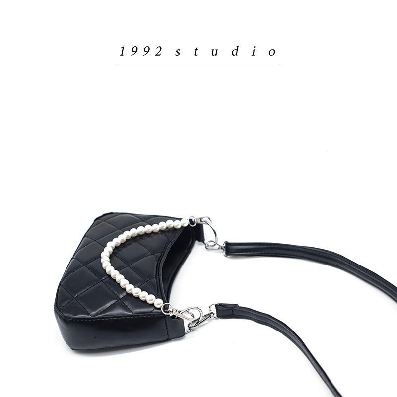 Túi xách nữ/1992 s t u d i o/ / MINI PEARL BAG/ đeo chéo màu đen hoạ tiết trám dễ thương