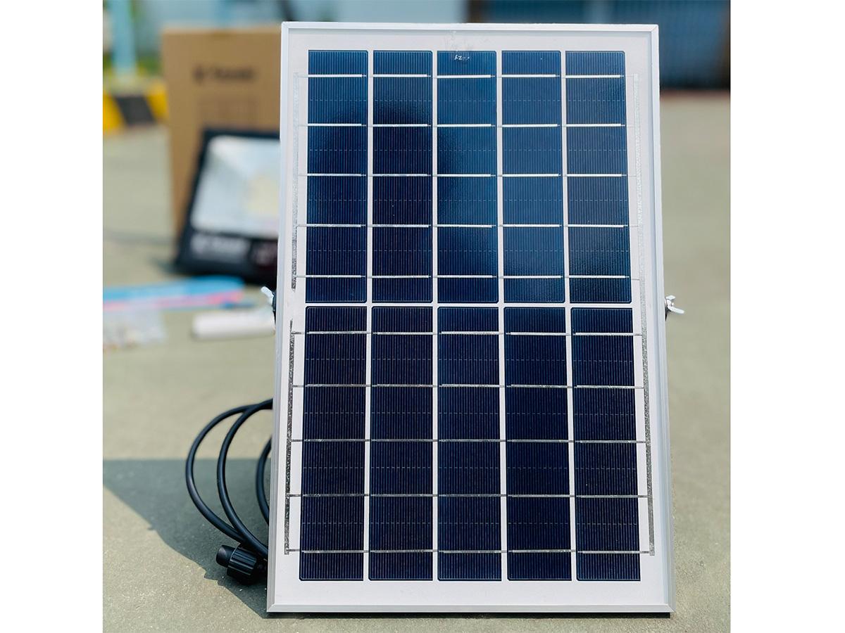 ĐÈN NĂNG LƯƠNG MẶT TRỜI KAZAKI KZ-FLT08-100W- HÀNG CHÍNH HÃNG