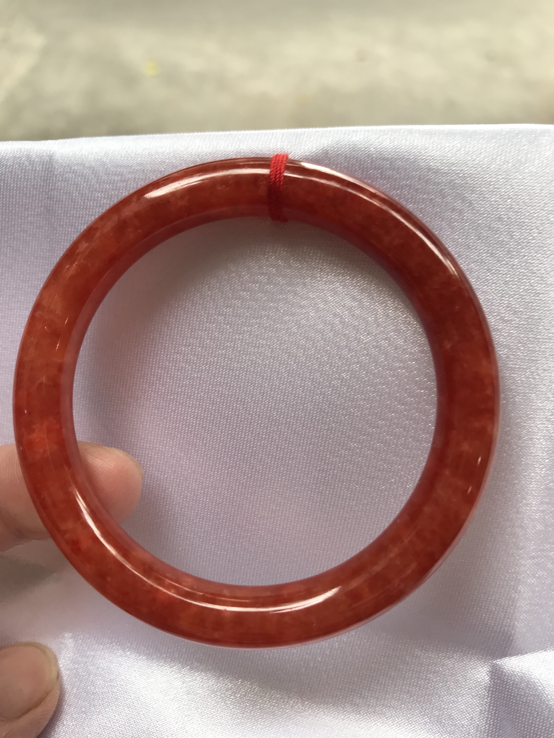 Vòng Cẩm Thạch Đỏ Đẹp A Ni 51mm x chột 8mm màu đỏ bông tươi sáng bóng đẹp nữ 50kg - 53kg đeo mệnh hỏa mệnh thổ đeo xuất sắc đẹp món quà tặng ý nghĩa ạ
