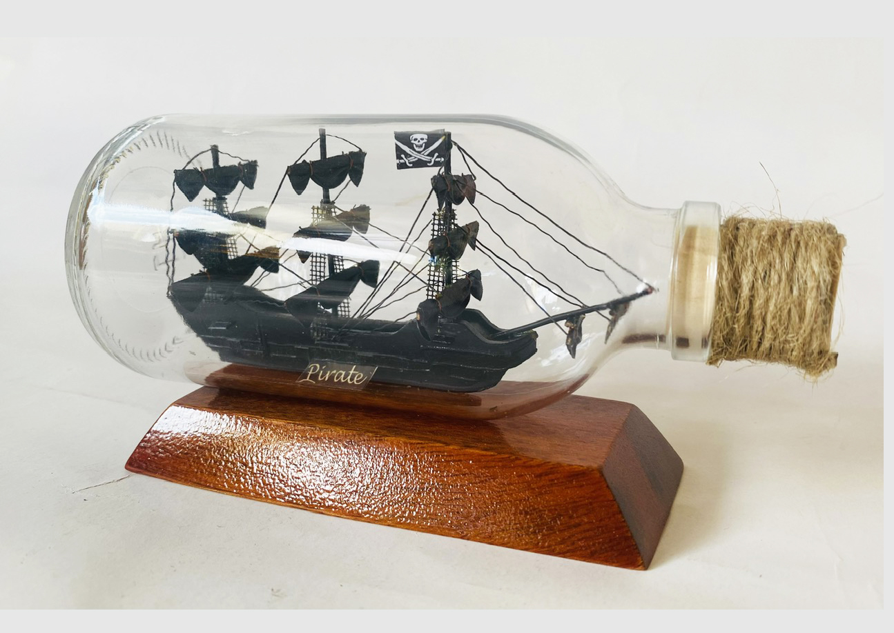 Thuyền Cướp biển trong chai nhỏ 17cm