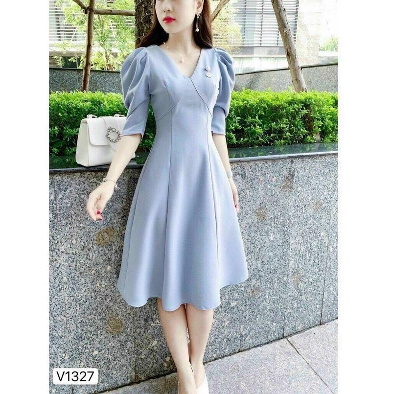 Đầm Xoè Màu Xanh Thanh Lịch, Thiết Kế Cổ V Kèm Phụ Kiện