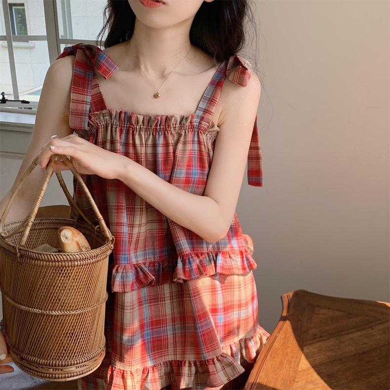 Bộ Áo 2 Dây Kẻ Nữ Bản To Kèm Quần Short Vải Thô Đũi Viền Bèo