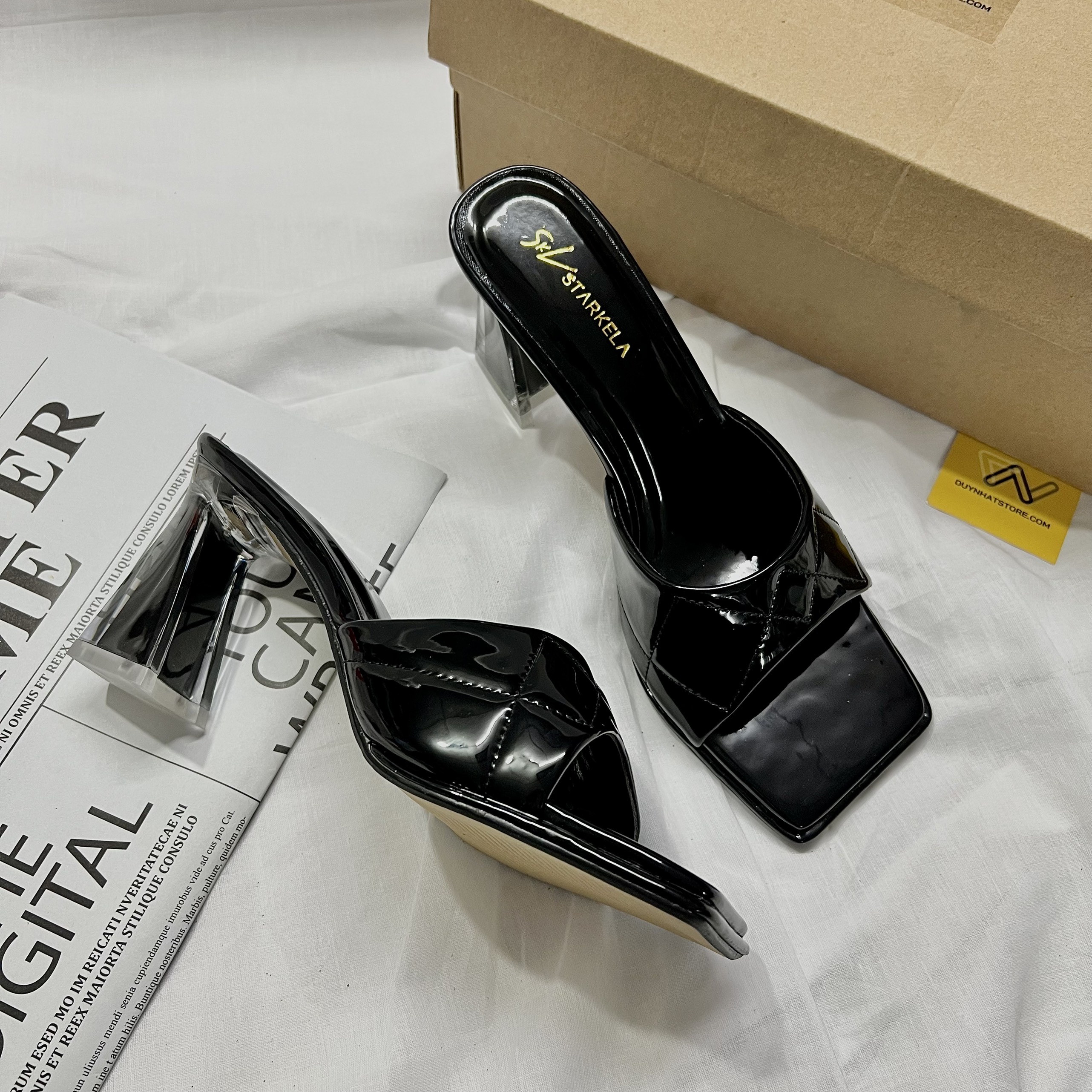 Dép Cao Gót Quai Ngang Giày Duy Nhật Store Phối Da Bóng Ô Mũi Gót Vuông Đơn Giản Siêu Đẹp Xinh Xắn Cao 7cm Màu Trắng Đen