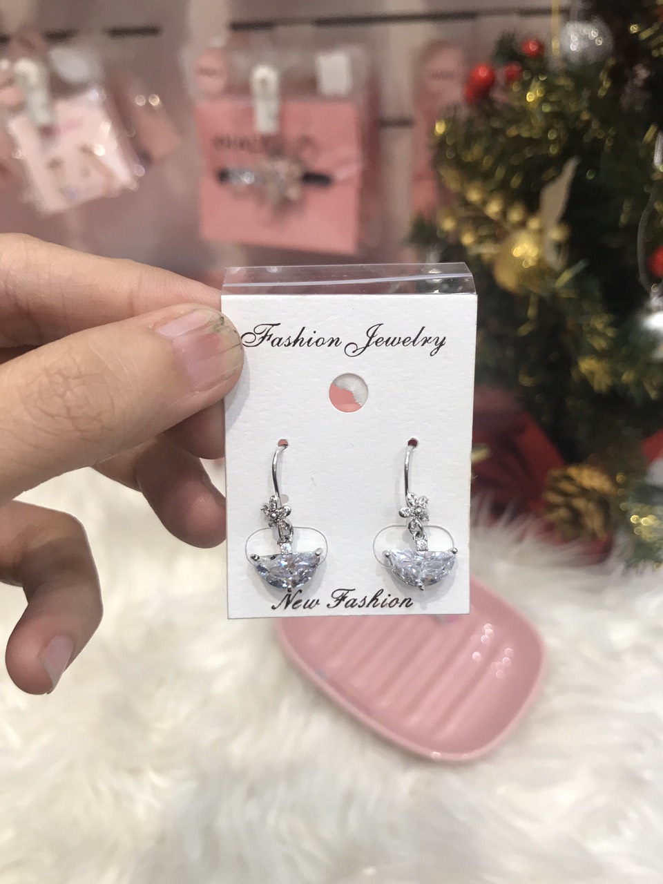 Đôi bông tai , hoa tai , trang sức hình bông hoa có đính hột lấp lánh kiểu móc tai cho bé gái , bạn nữ - 200BT058