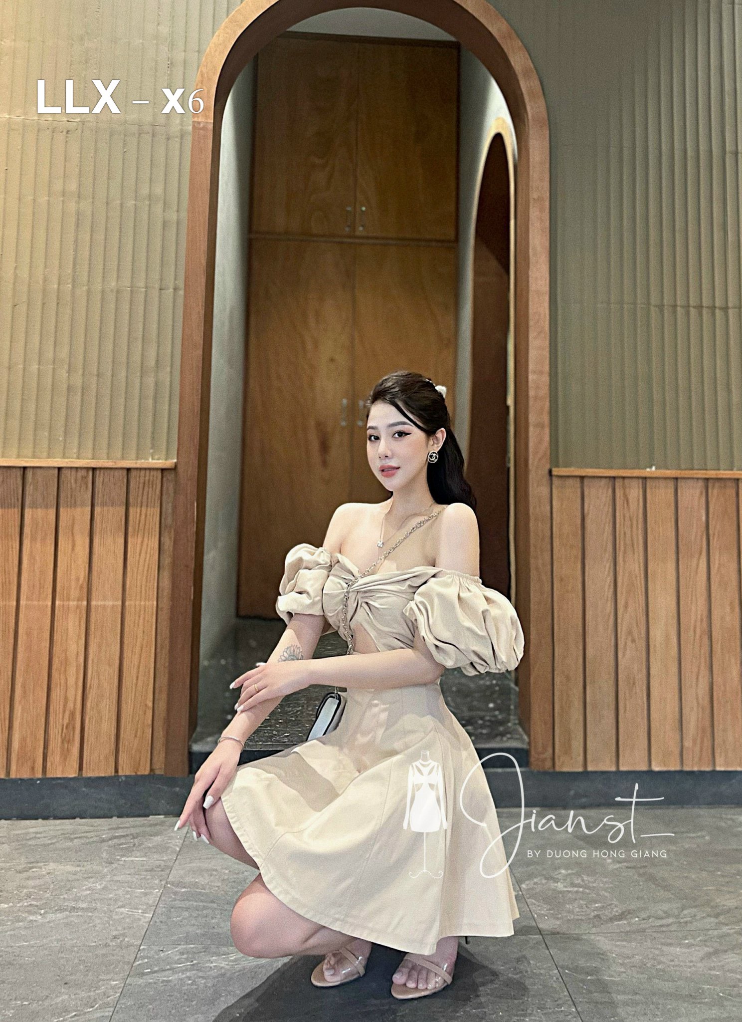 Đầm cúp xoắn ngực tay phồng