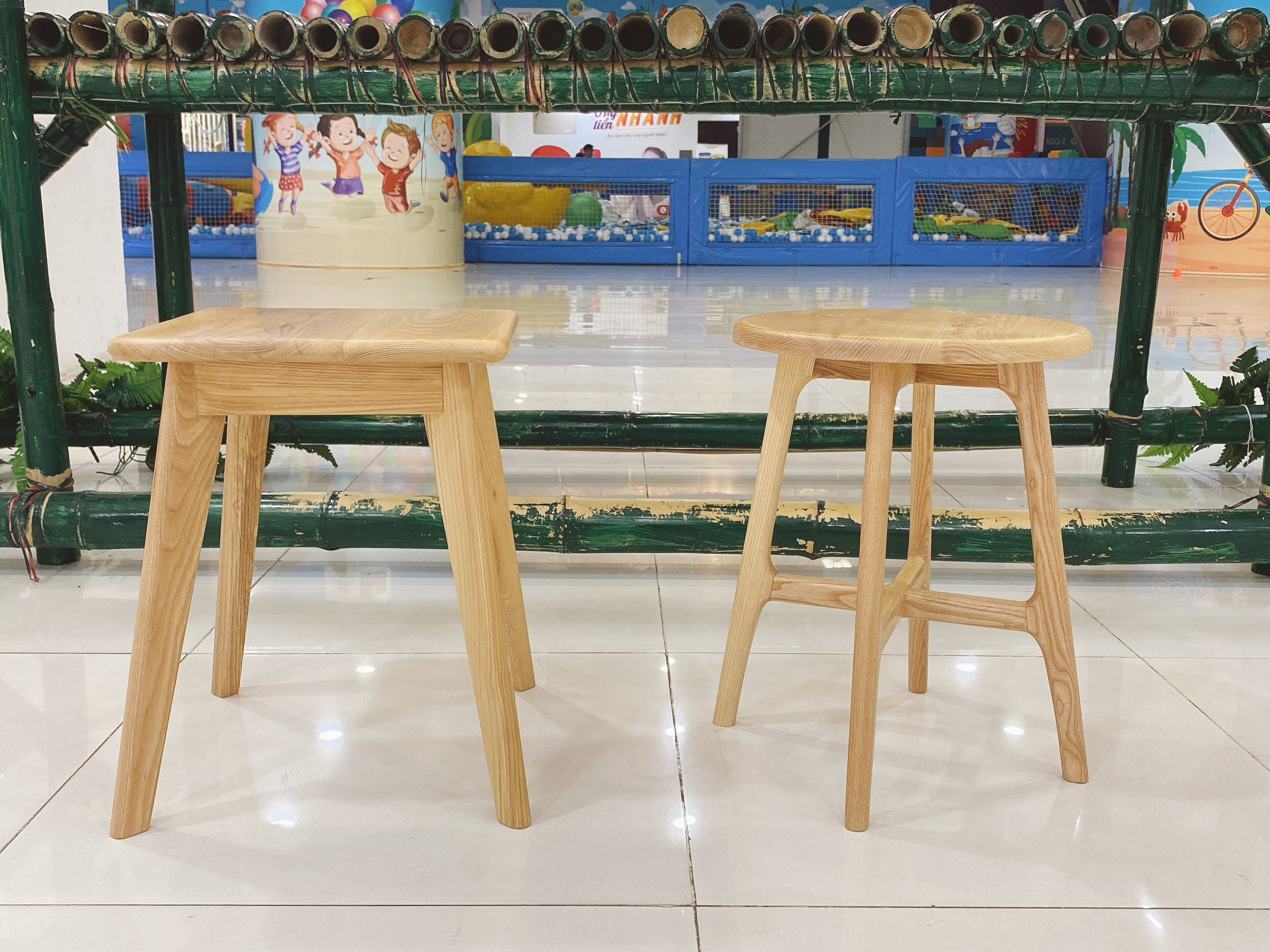 Ghế gỗ tần bì mặt vuông màu vàng tự nhiên