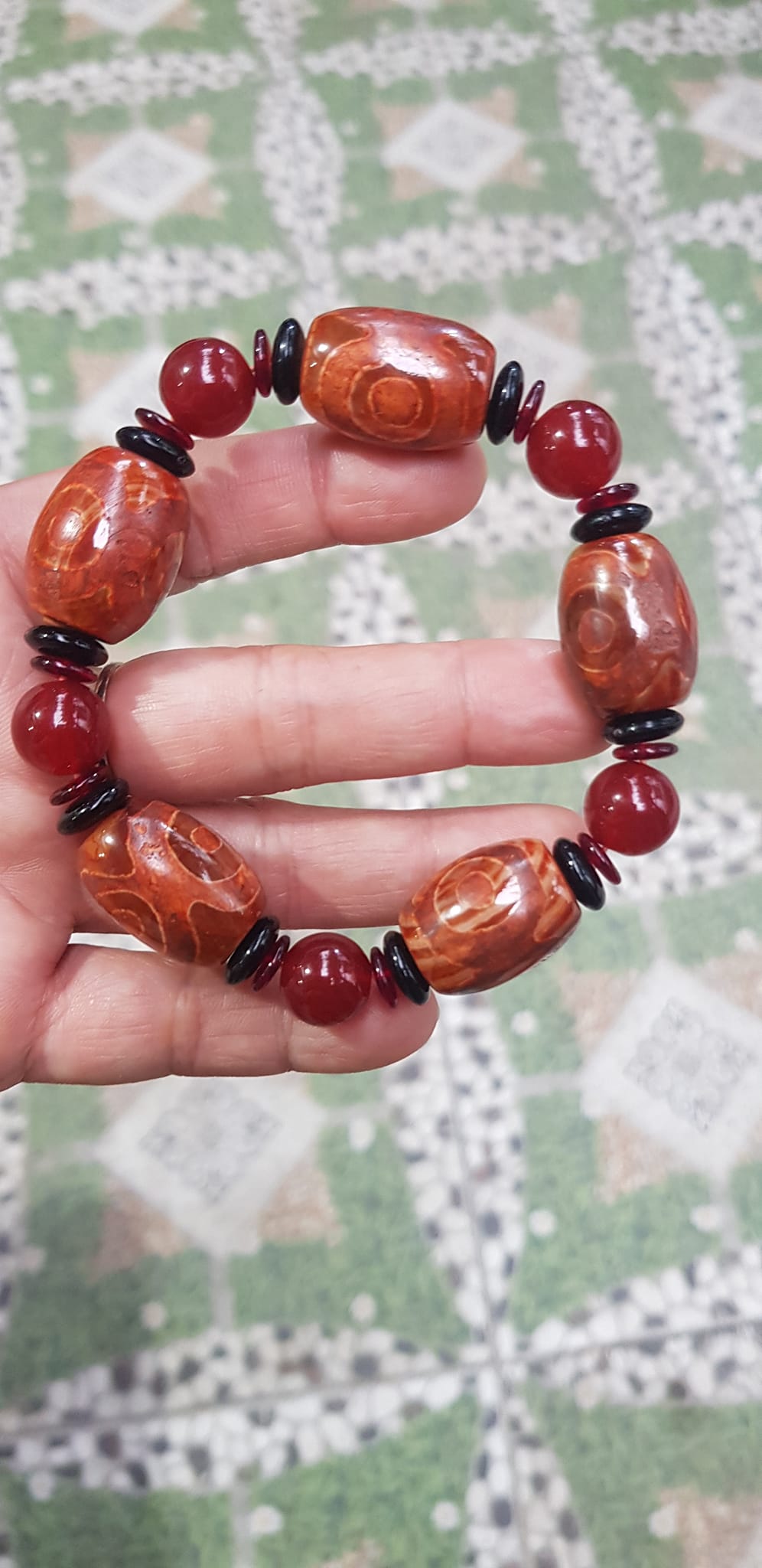 Vòng tay nam mã não tây tạng đỏ kiểu Vòng hạt thống 17mm phối hạt tròn mix đồng tiền đỏ đen vào Nam mệnh hoả mệnh thổ đeo hợp đẹp ạ