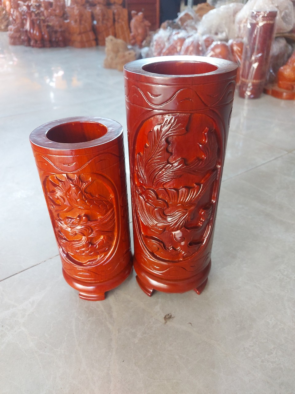 Ống đựng nhang gỗ lim hoạ tiết chạm rồng nguyên khối cao 25 cm