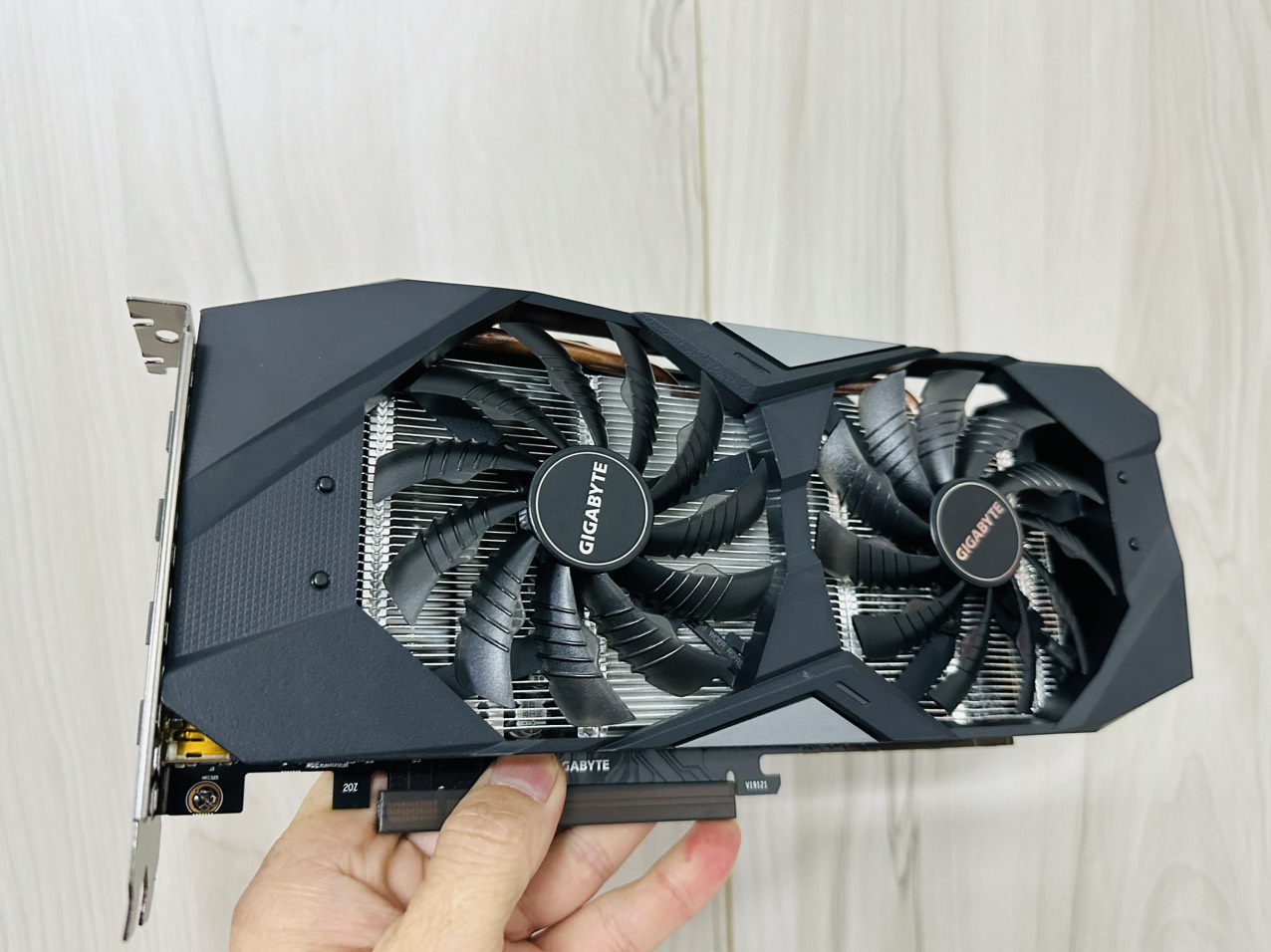 VGA (Cạc màn hình) GIGABYTE GeForce RTX 2060 SUPER WINDFORCE OC 8G (HÀNG CHÍNH HÃNG)