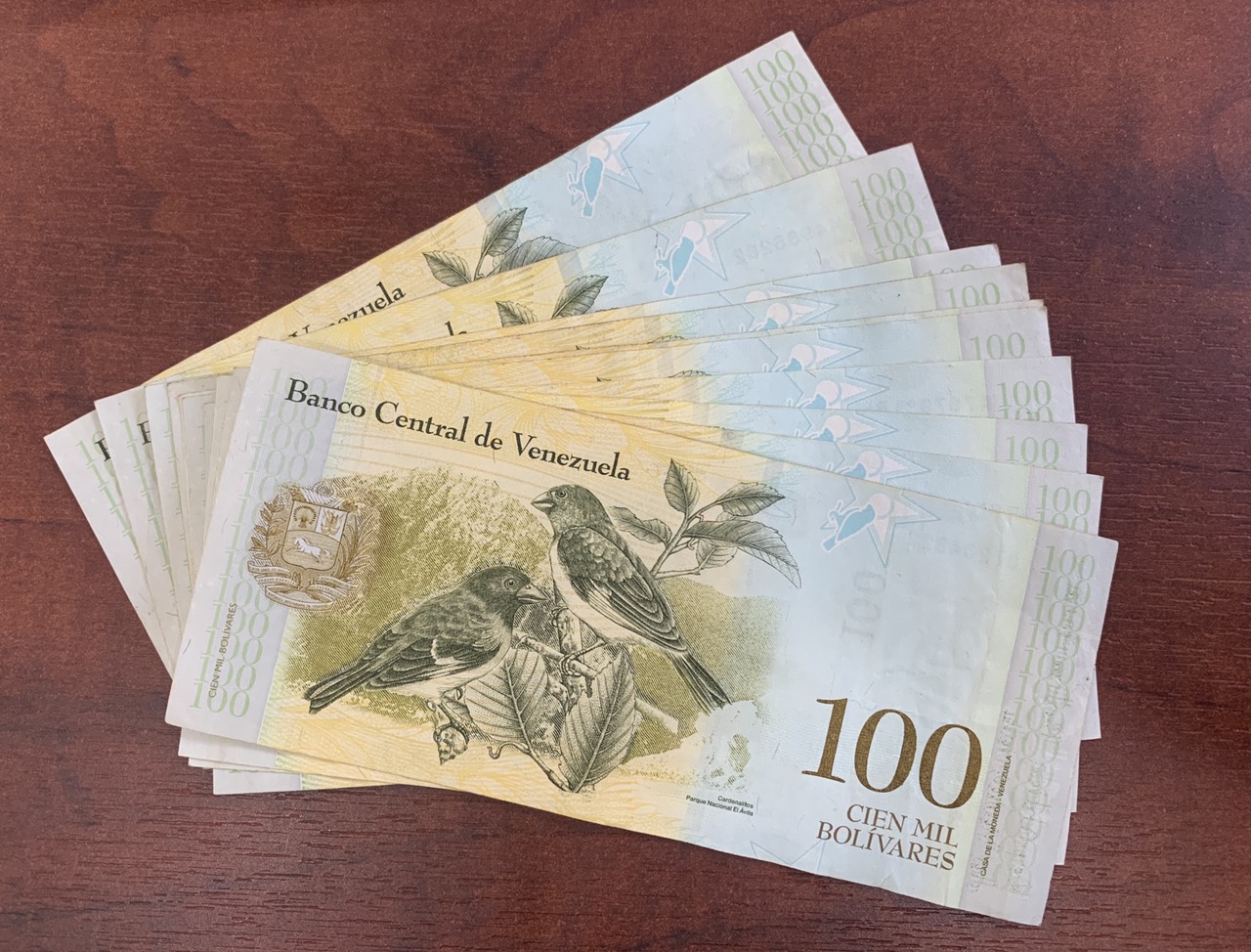 Tiền cổ nước Venezuela mệnh giá 100 hình 2 chú chim - tặng phơi nylon bảo quản tiền
