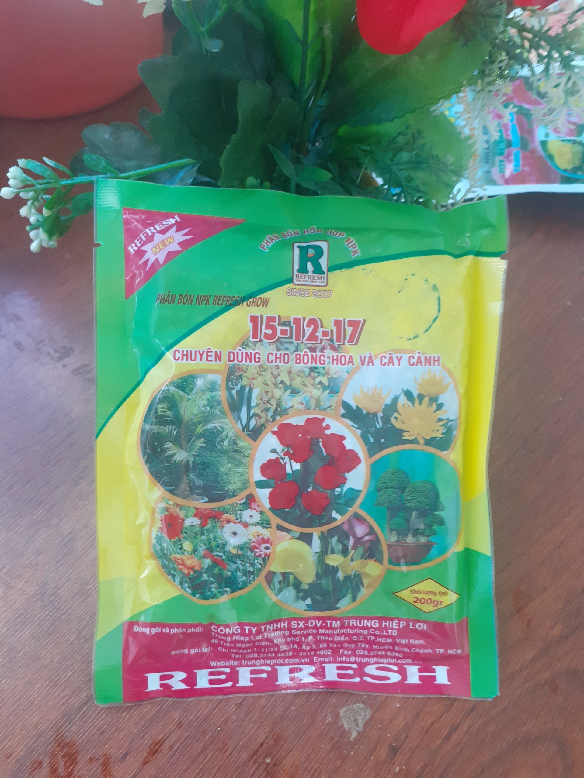 Gói 200gr N-P-K hỗn hợp chuyên dùng cho hoa – cây cảnh 15-12-17 Phân nhiều màu.