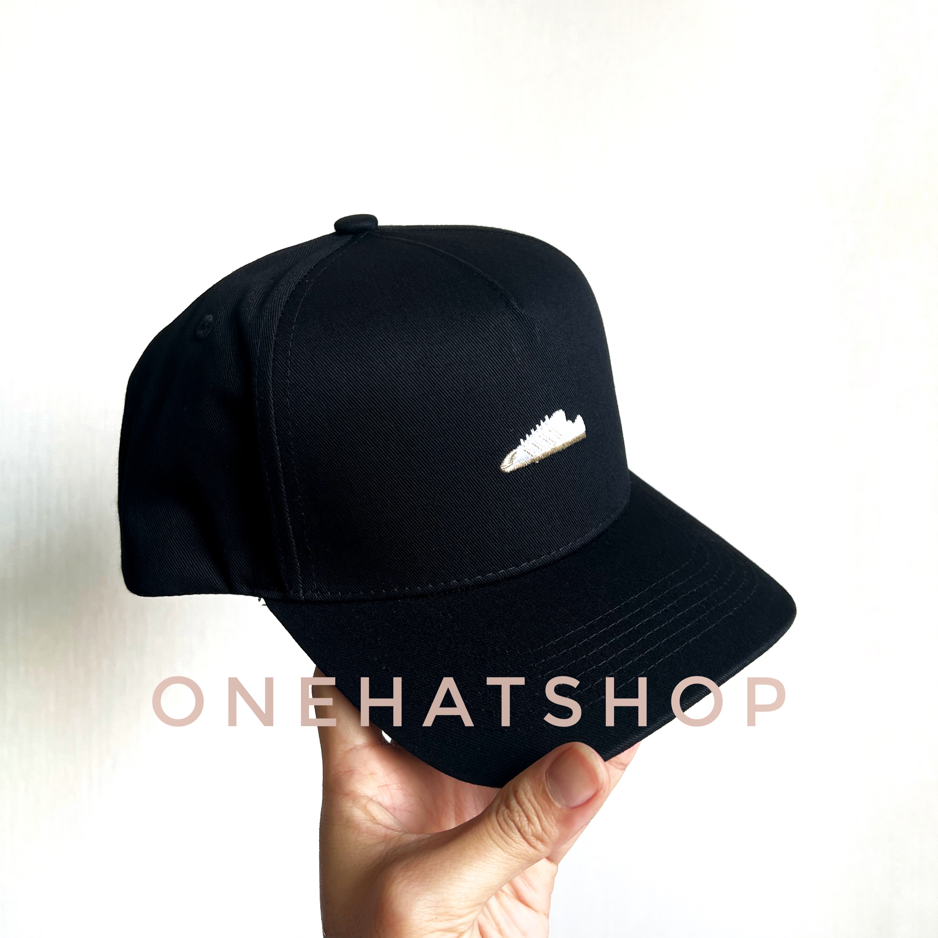 Nón lưỡi trai vành cong 2 phiên bản logo Sneaker giày 4 kẻ sọc Brand One Hat