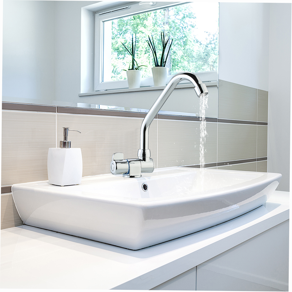 Vòi nước nhà bếp bằng đồng mạ crom, chất lượng đẹp, ưa nhìn,180 xoay lên xuống và 360 xoay ngang, rất linh hoạt