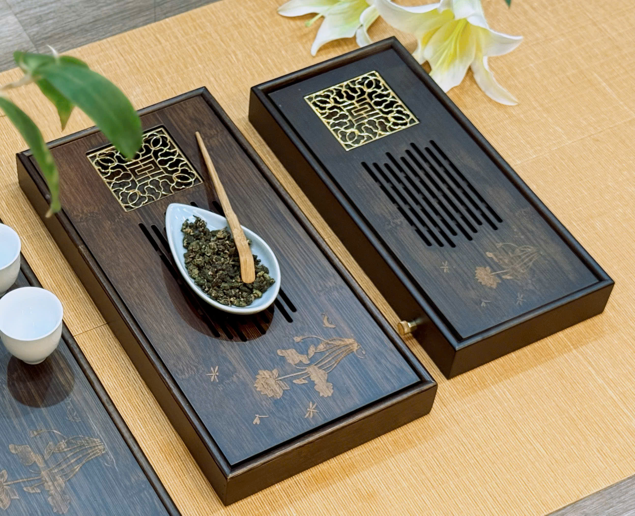 KHAY TRÀ TRE HUN KHÓI - KHẮC SEN CHUỒN - KHAY TRÀ BỀN BỈ