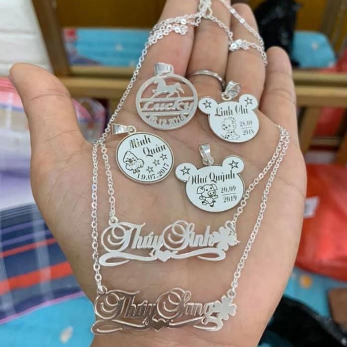 Mặt dây chuyền khắc tên cho bé theo yêu cầu Bạc Quang Thản, hình dáng đa giạng chất liệu bạc thật không xi mạ.