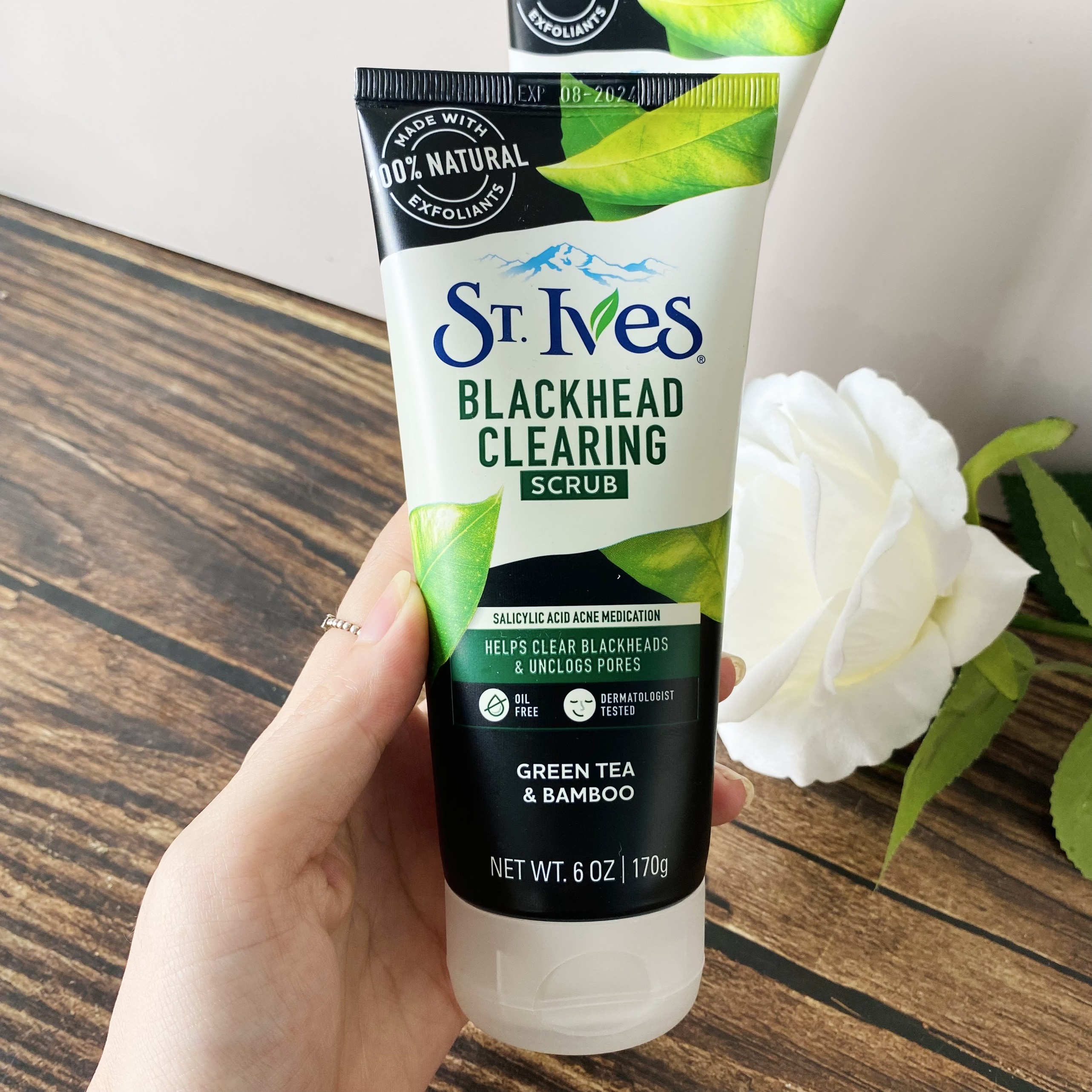 Sữa Rửa Mặt Sạch Mụn Đầu Đen St.Ives Trà Xanh