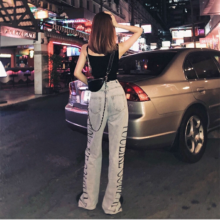 Quần jeans ống suông in chữ Mã: QD2207