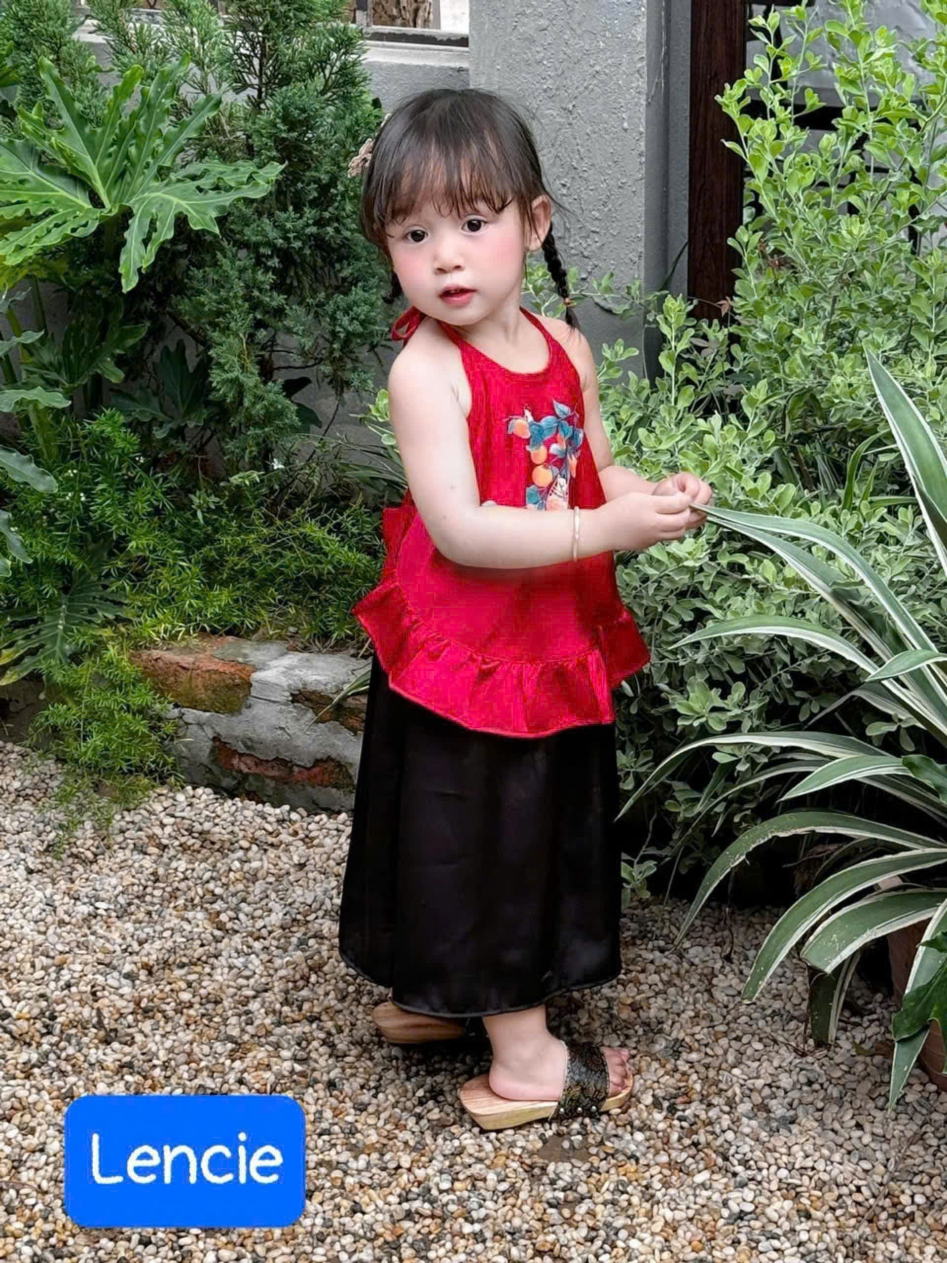 Đầm cổ yếm cho bé gái mặc lễ tết noel giáng sinh năm mới dự tiệc biễu diễn từ 10-40kg chất lụa mềm