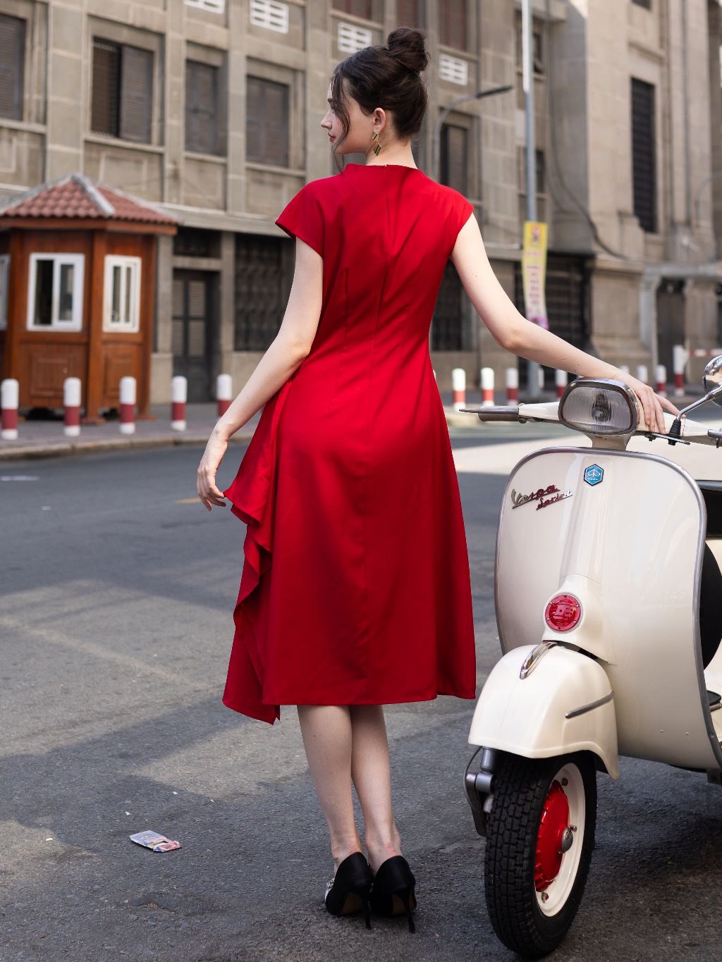 Đầm đỏ cổ cao vạt xéo NGADO