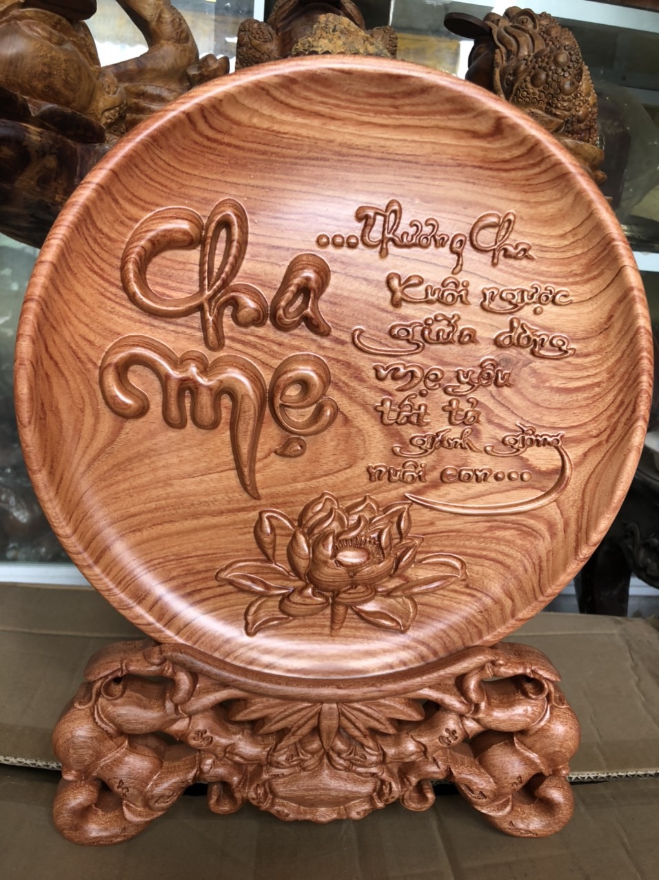 Tranh đĩa gỗ khắc chữ Cha mẹ