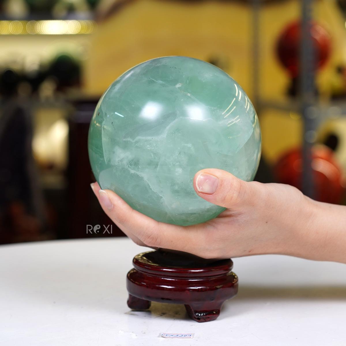 Quả Cầu Fluorit xanh 2,6kg - 11,4cm