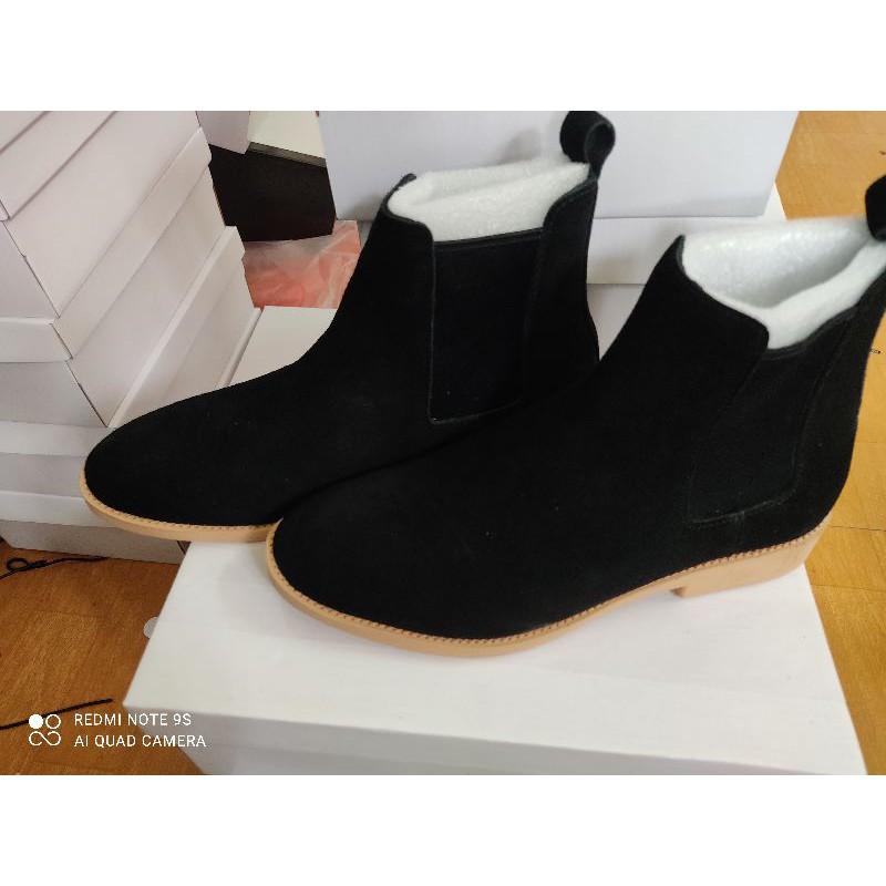 Chelsea Boots da lộn, thích hợp với quần jeans