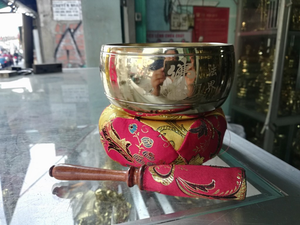 Chuông gõ vàng đường kính 13cm cao cấp