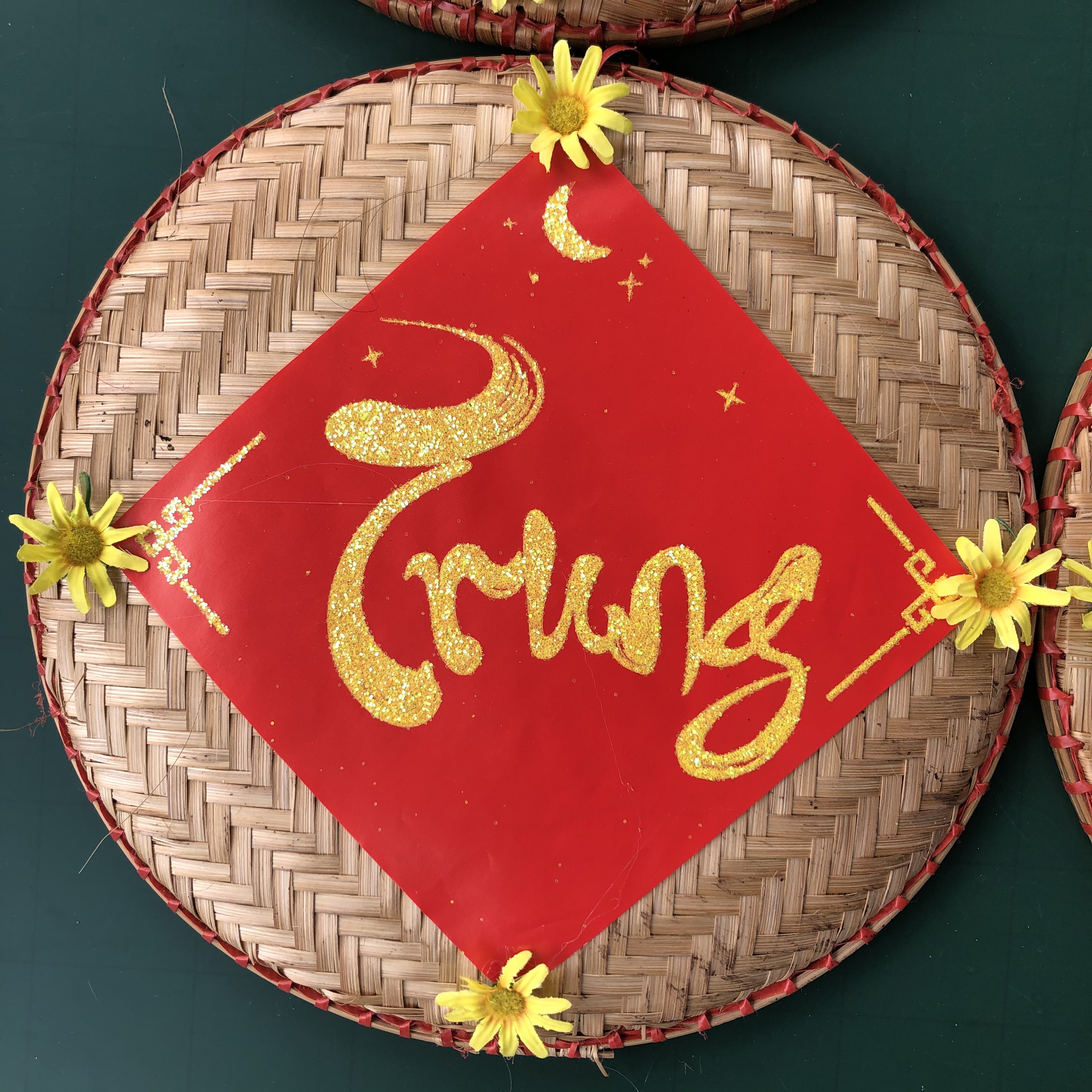 Bộ 4 mẹt tre chữ thư pháp VUI TẾT TRUNG THU treo trang trí Tết Trung thu 2022 đường kính mẹt 30cm chữ phủ nhũ lấp lánh