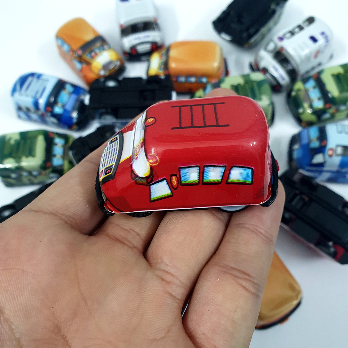 Bộ sưu tập 22 đồ chơi mô hình ô tô cứu hỏa, xe cứu thương, xe cảnh sát, xe buýt mini bánh đà kích thước 4.5x3x2 cm (màu ngẫu nhiên)