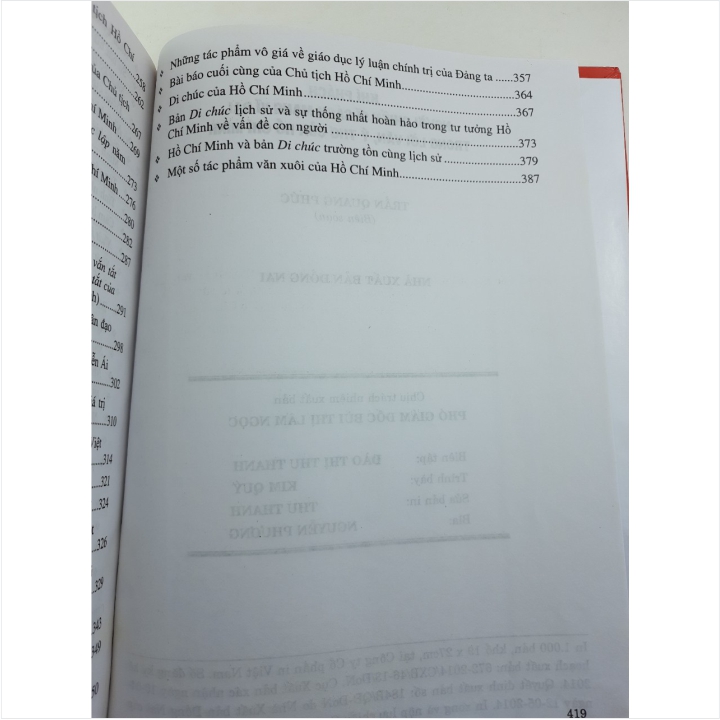 Sách Khí Phách Người Chiến Sĩ Cách Mạng Vĩ Đại Trong Lời Văn, Ý Thơ Của Hồ Chí Minh - V637P