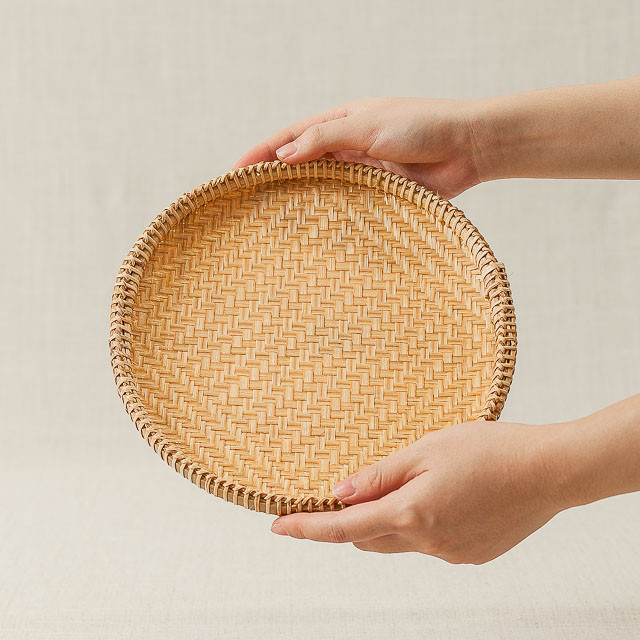 Mẹt tre đáy đan chặt